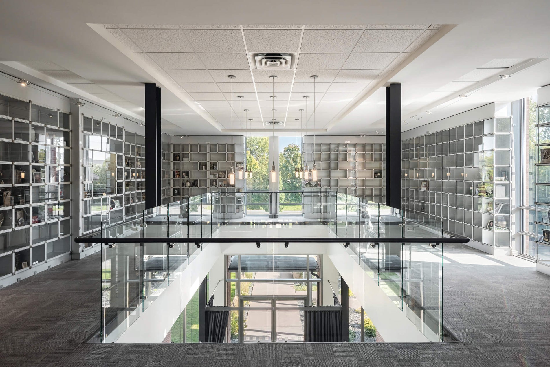 Découvrez tout sur les columbariums et leurs prix.